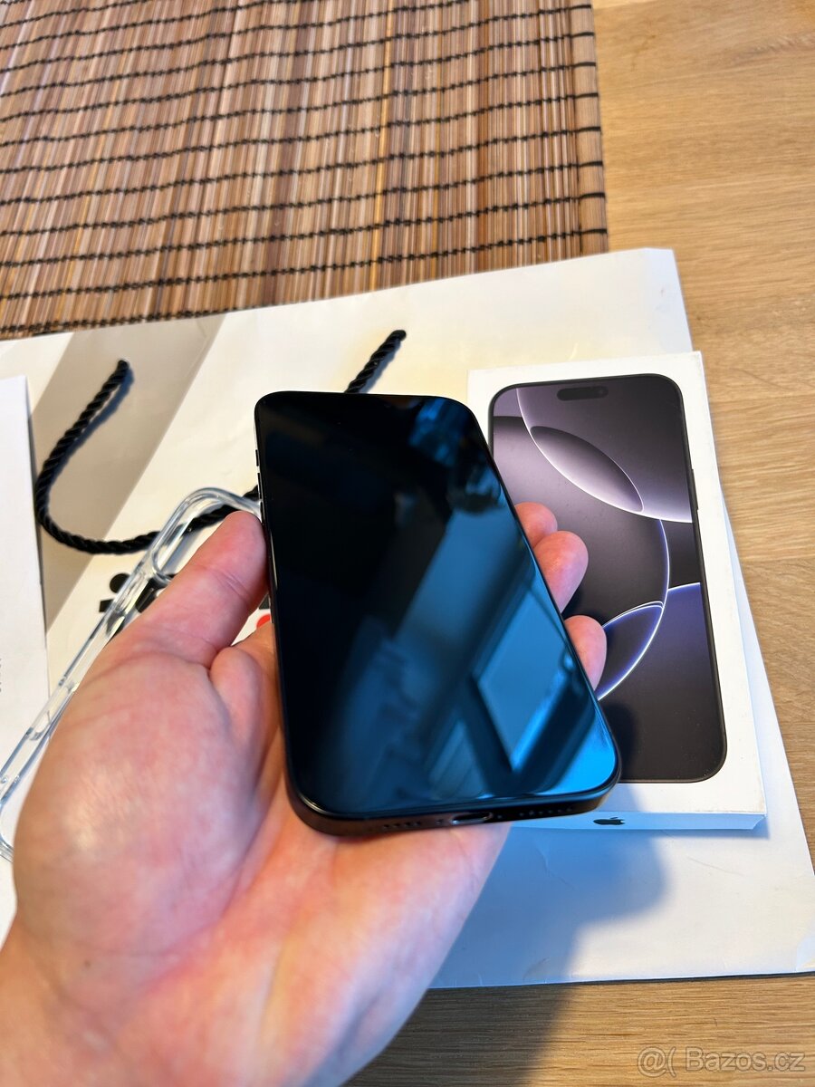 iPhone 16 Pro Max 256GB černý, v záruce do ledna 2027 - 4