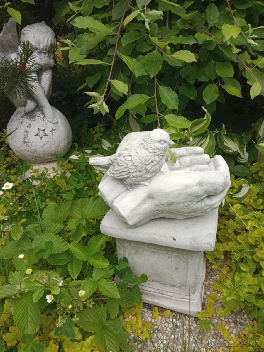 Zahradní dekorace- Pítko dlaně - 4