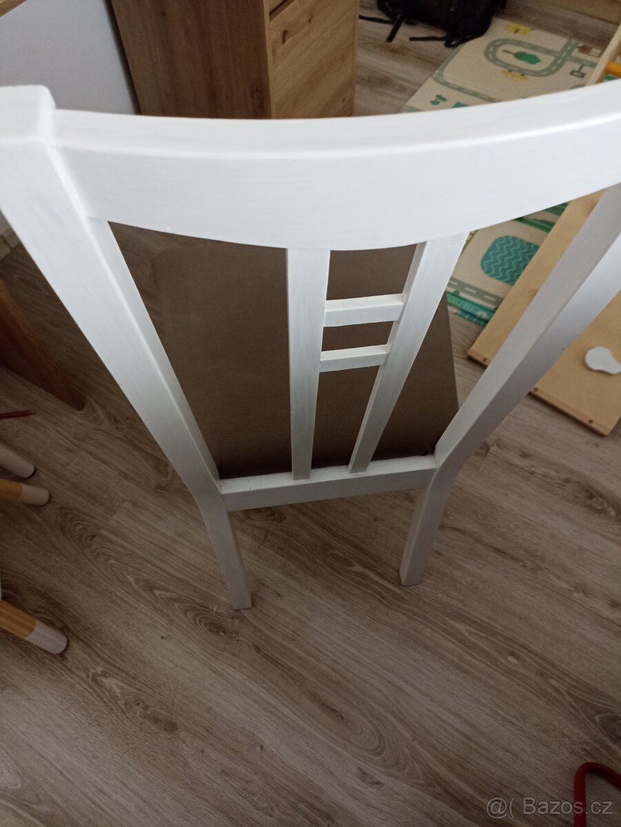 Bílá židle - 4