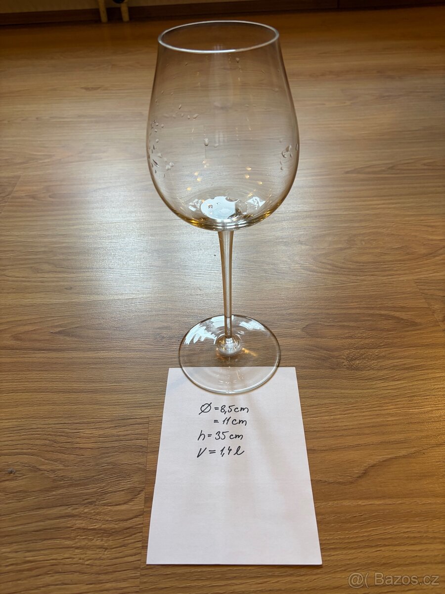 Obří skleněné číše - 4