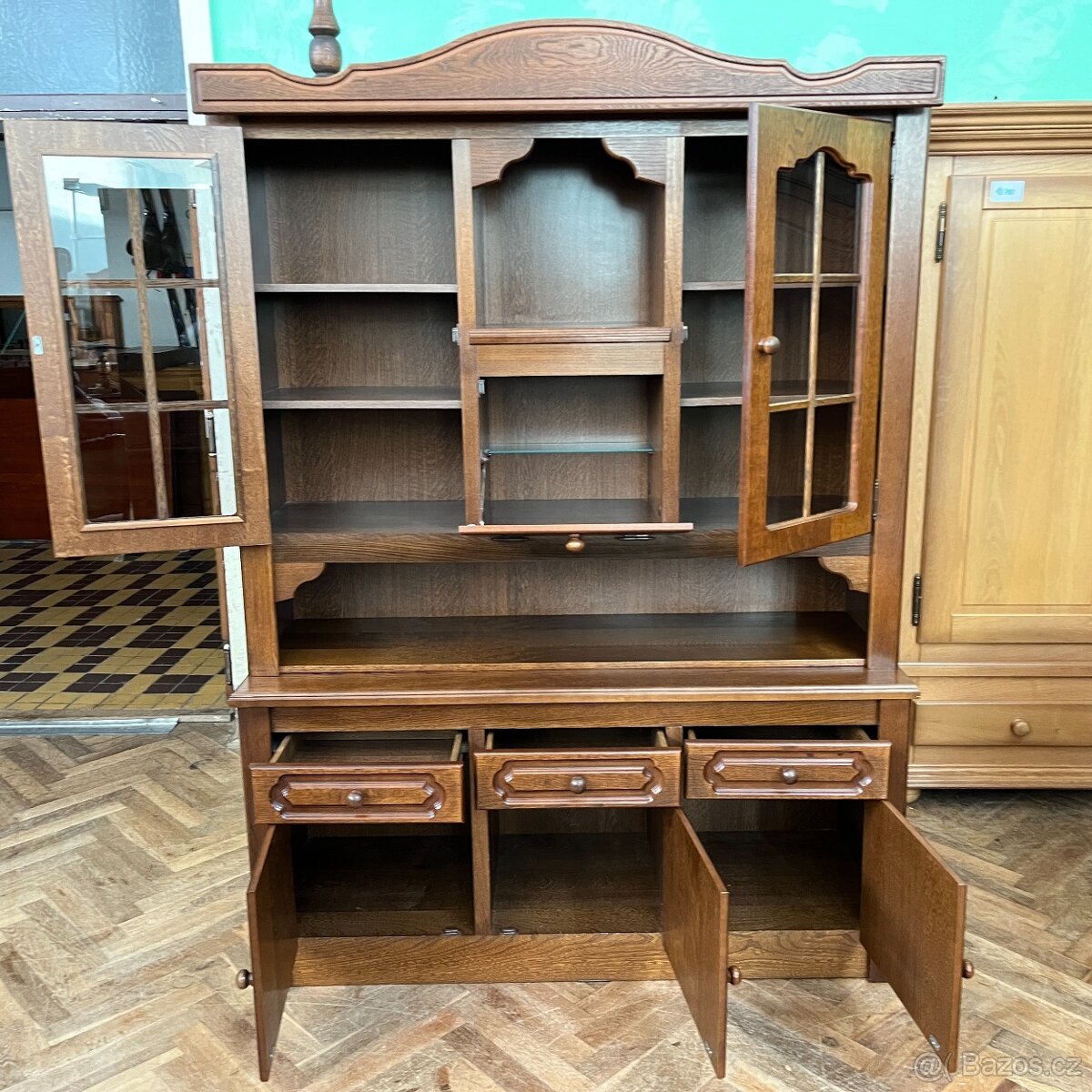 Stěna tmavá dubová, 6 d., 3 š., sklo - 4