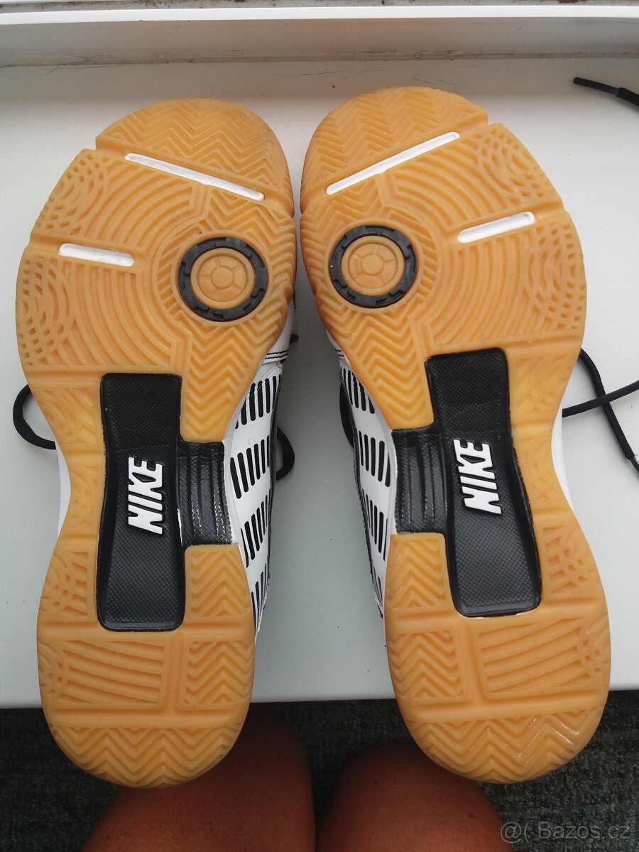 NIKE sálové boty vel. 40 - 4