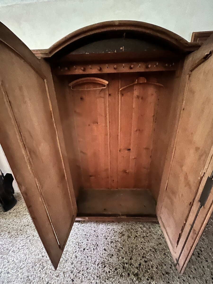 Starožitná skříň k renovaci - 4