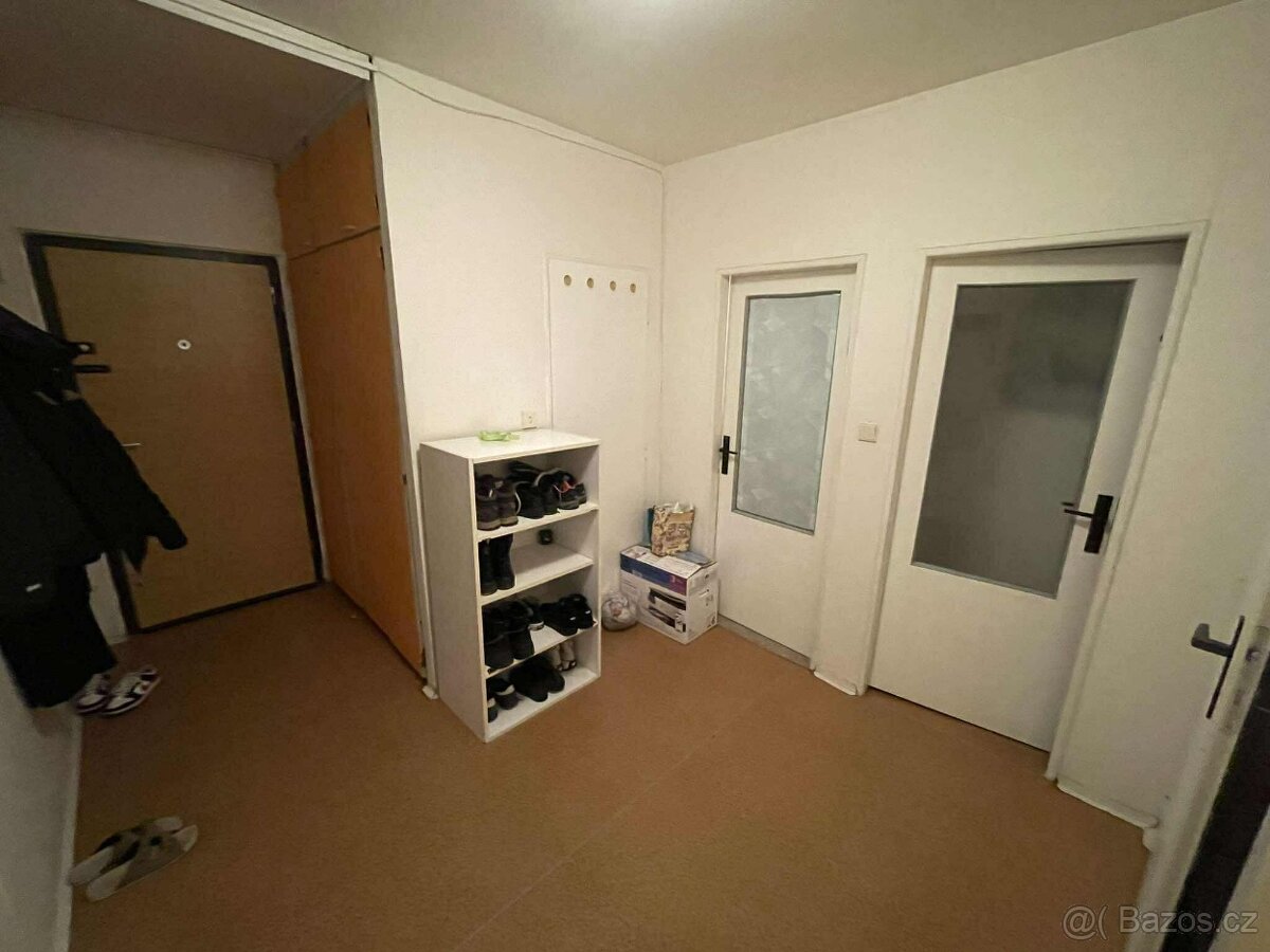neprůchozí samostatný pokoj - 4