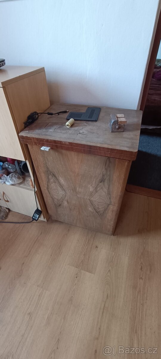 Staré skříně 2x - 4