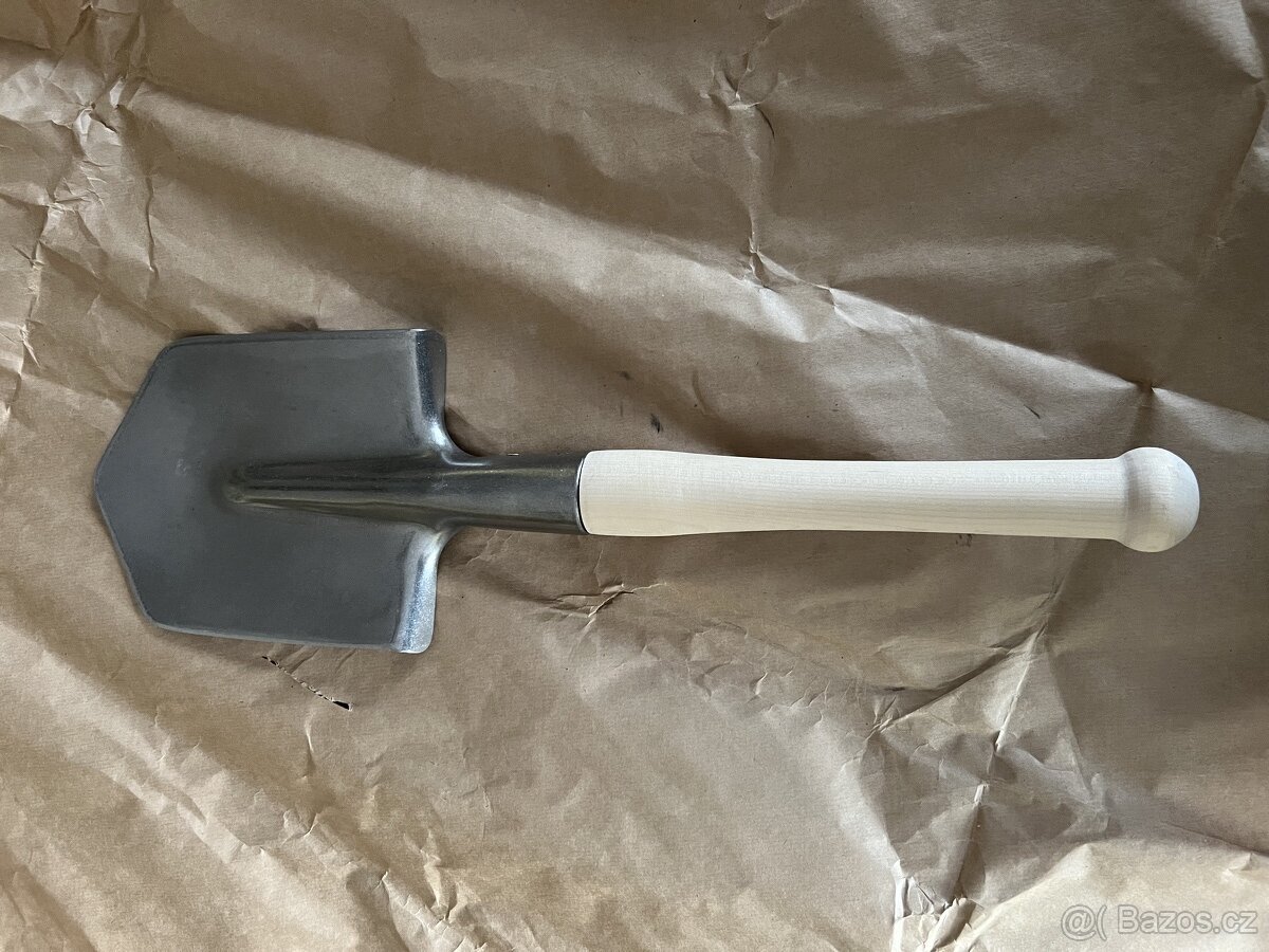 Vojenská lopatka . - 4