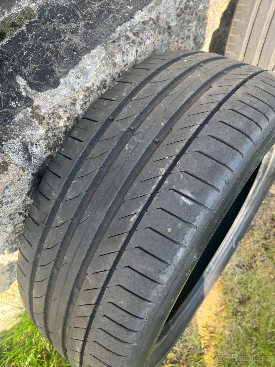 235/45R18 - 4