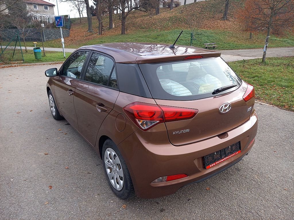 Hyundai i20 1,25i klima+ČR+37000kmTOPSTAV - 4