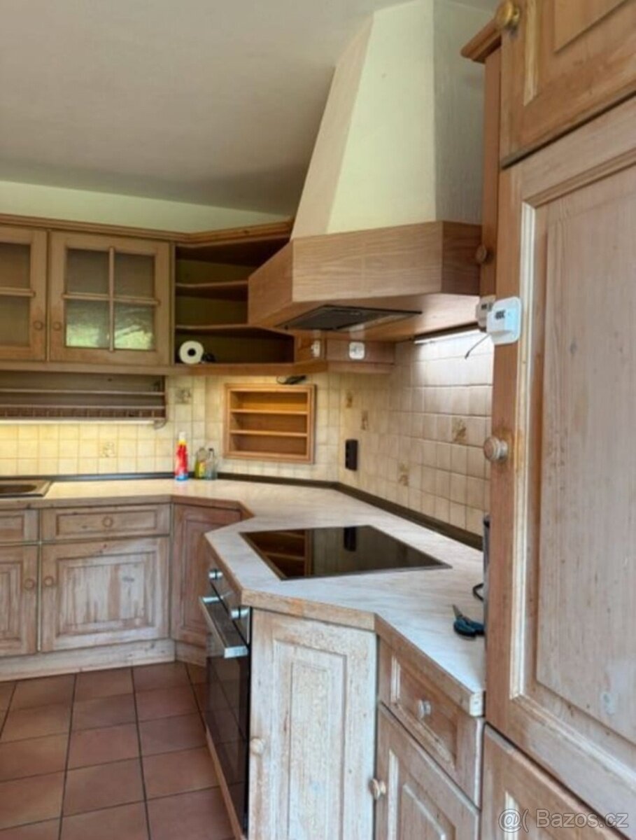 Velká kuchyně z masivu se spotřebiči,5675 - 4