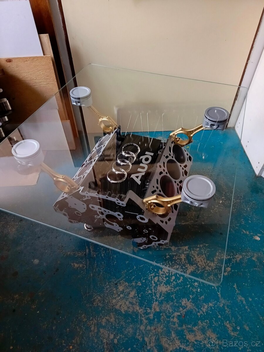 Konferenční stolek z bloku motoru V8 Audi . - 4