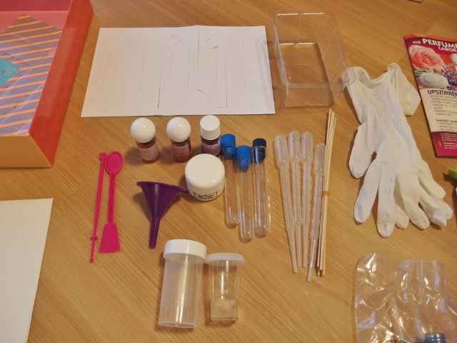 Výroba parfémů zn. Clementoni - SUPER STAV - 4