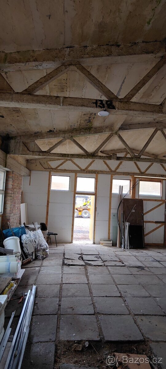 Hala +garáž + pozemek - 4