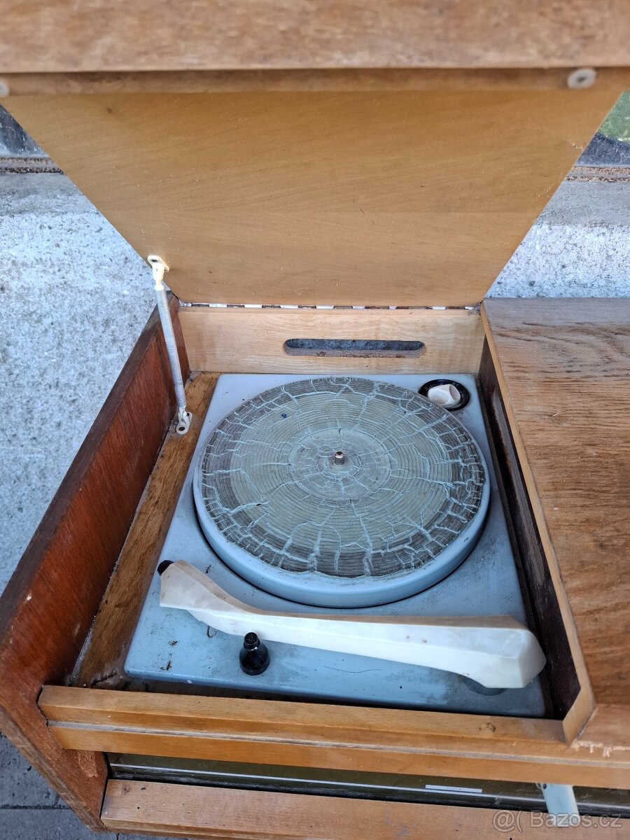 Radio s gramofonem - 4