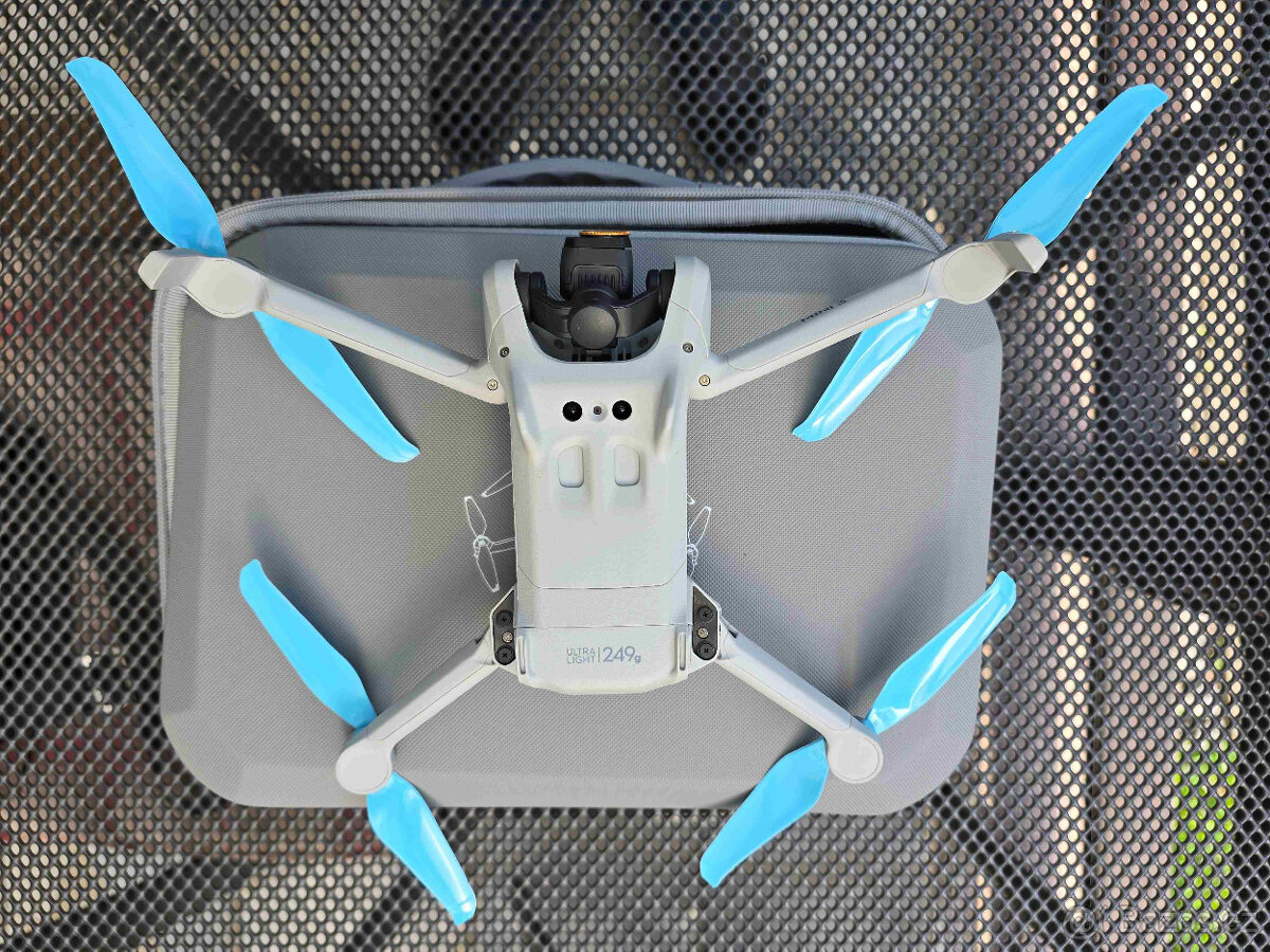 DJI Mini 3 Fly More Combo - 4