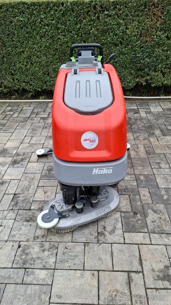 Podlahový mycí stroj Hako B70C - 4