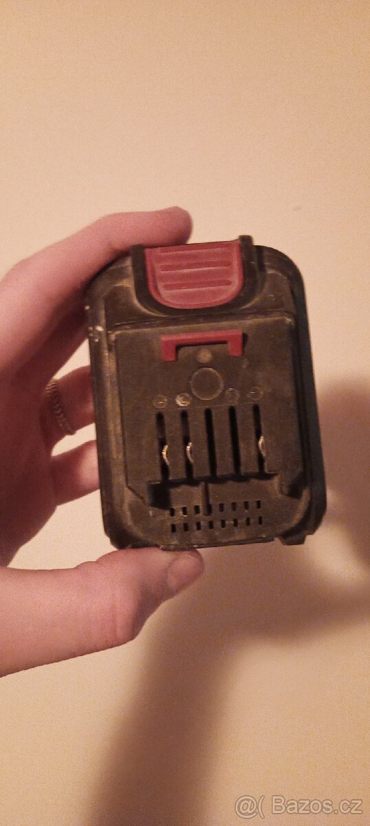 HECHT akumulátor a nabíječka - 4