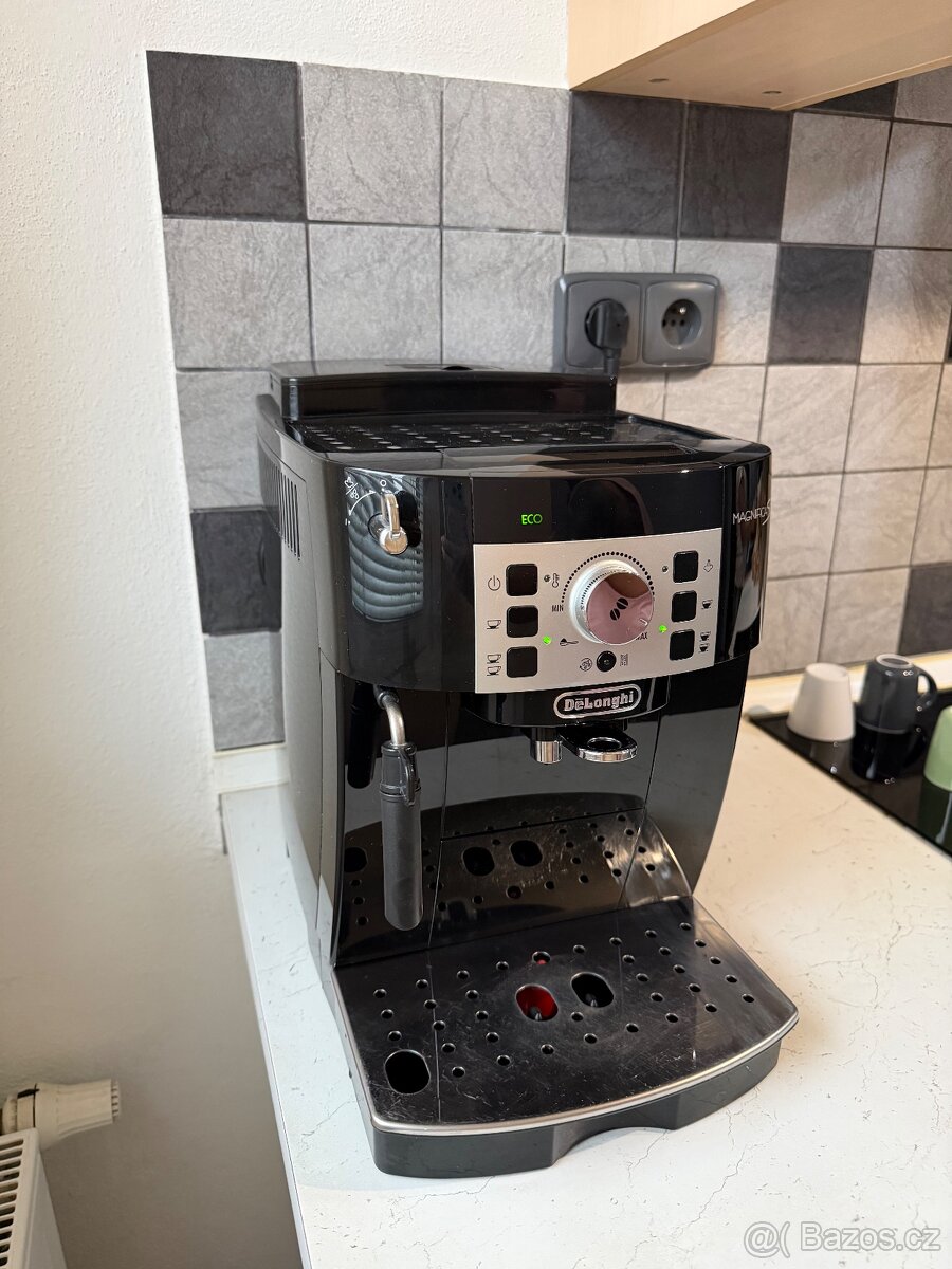 Prodám automatický kávovar De’Longhi Magnifica S - 4