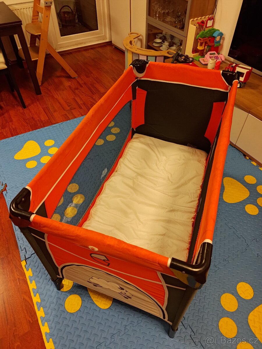 Prodám: pevná dětská cestovní postýlka - 4