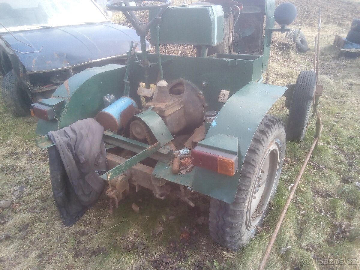 TRAKTOR DĚLANÝ S MOTOREM TRIUMPH VELMI ZAJÍMAVÝ - 4