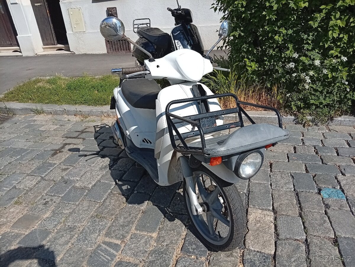 Piaggio Liberty 125 bílá barva - 4