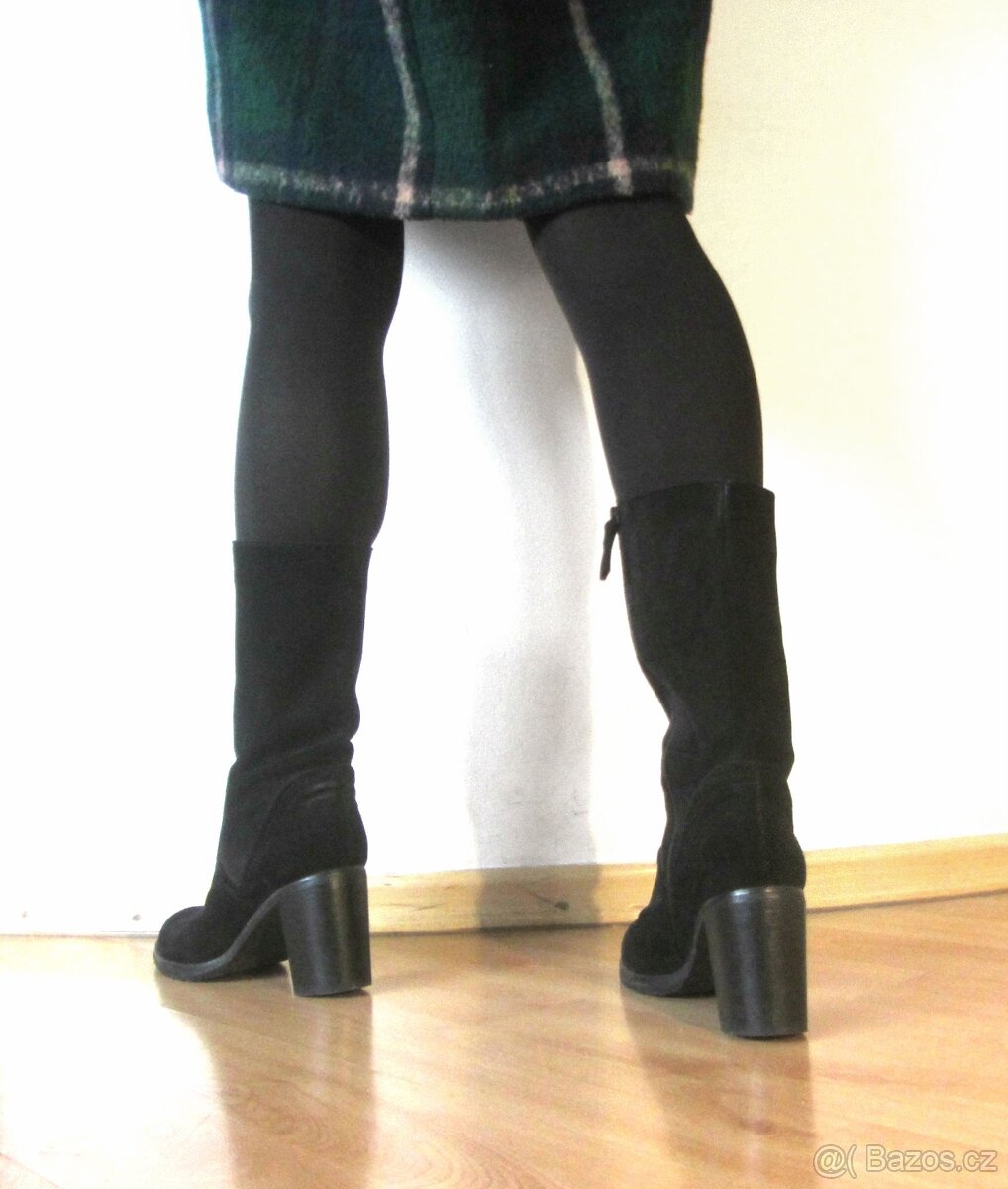 Černé kožené semišové kozačky na stabilním podpatku - 4