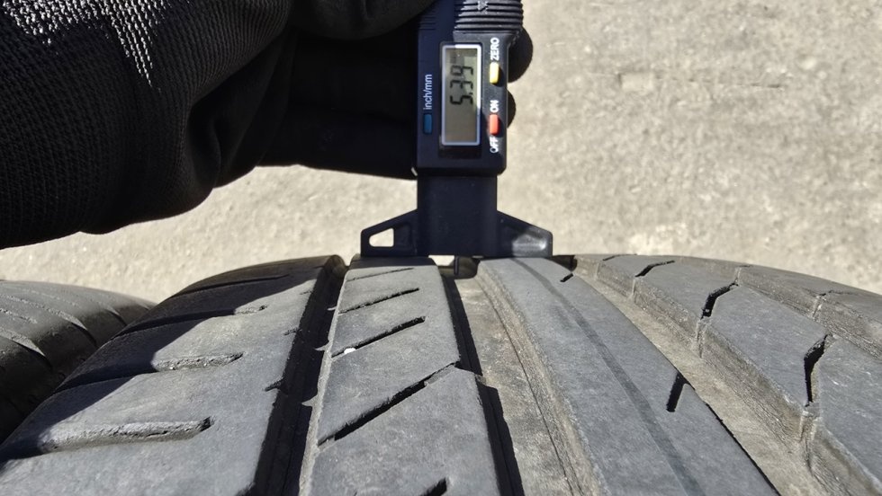 Letní pneu 235/45/18 Continental - 4