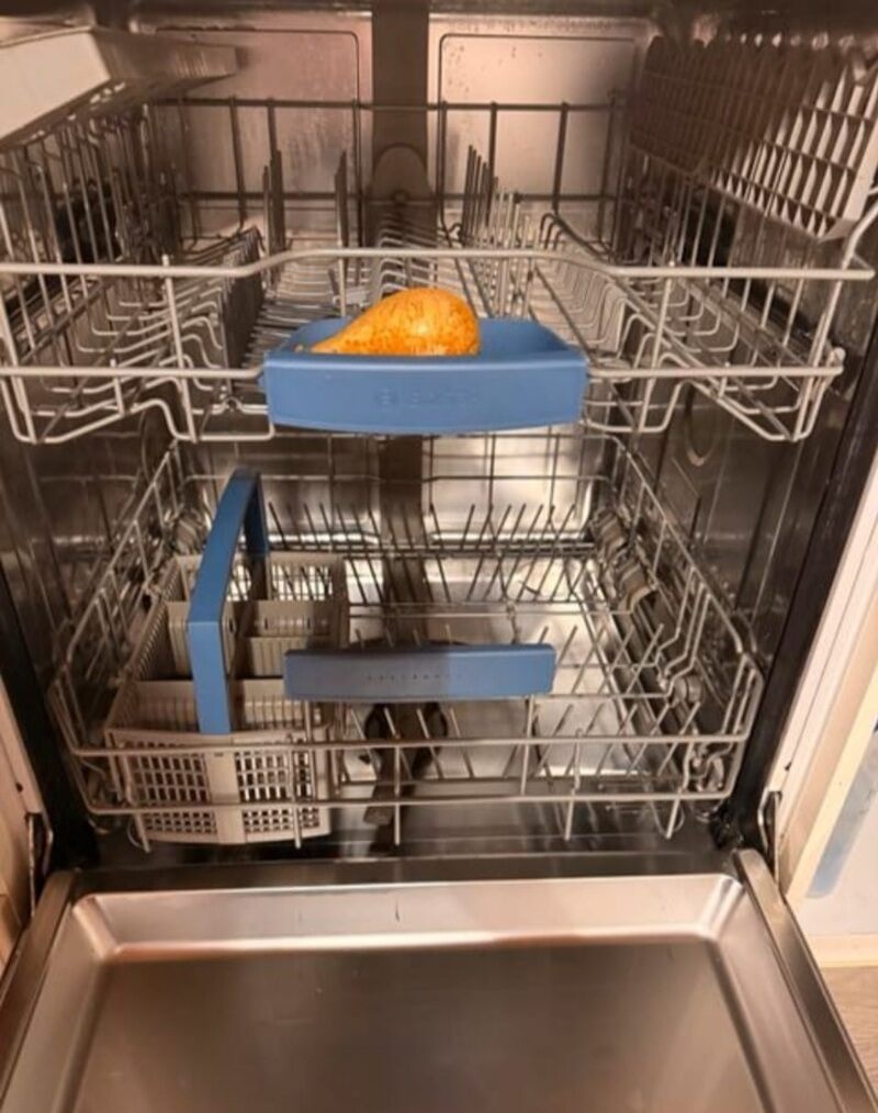 Krémová kuchyně se zánovními spotřebiči,5801 - 4