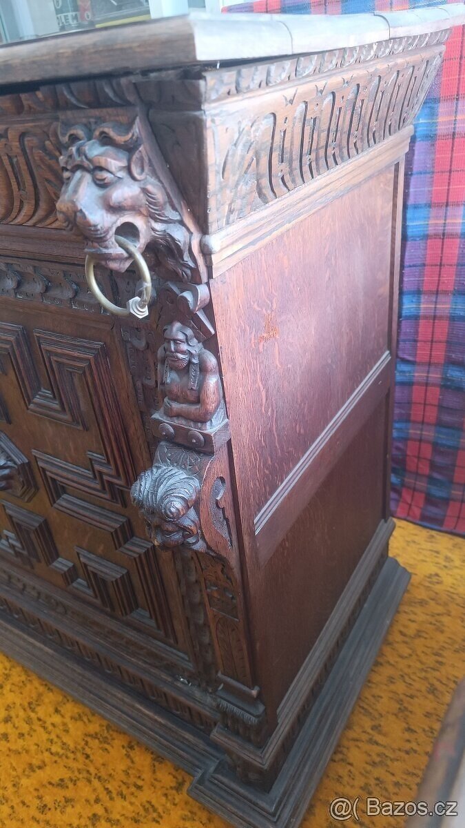 Vyřezávaná komoda - 4