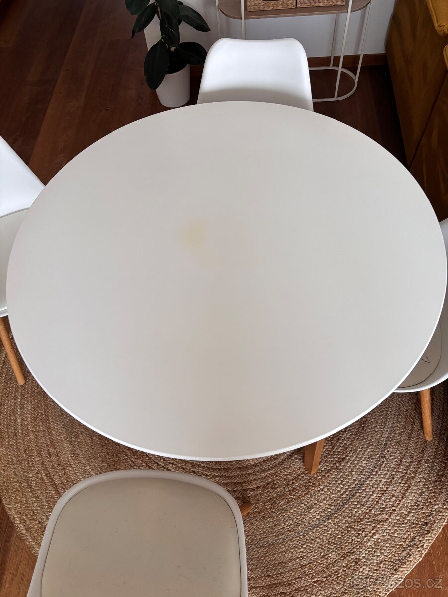 Set židlí a jídelního stolu - 4