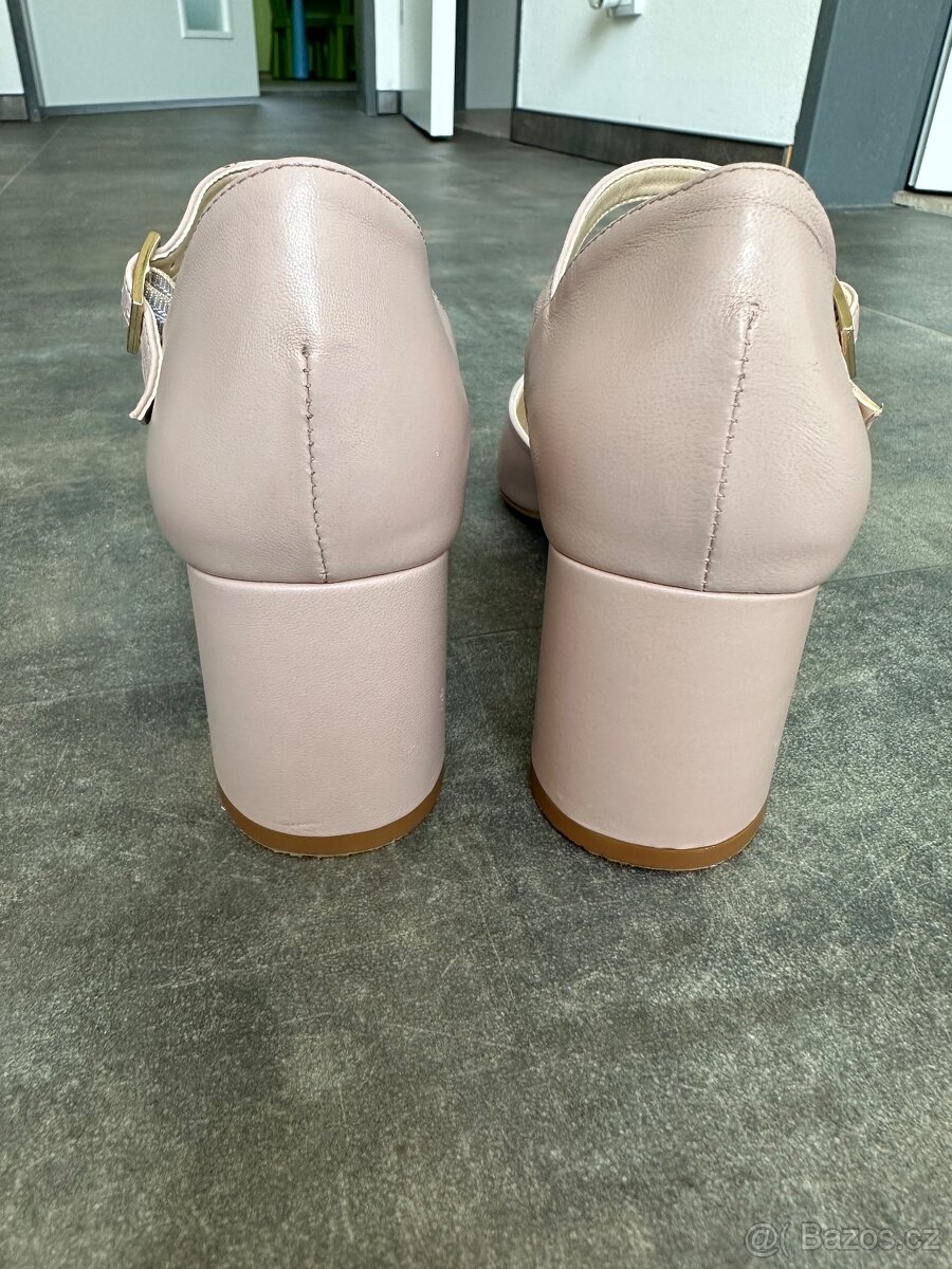 Kožené lodičky Baťa vel. 39 - 4