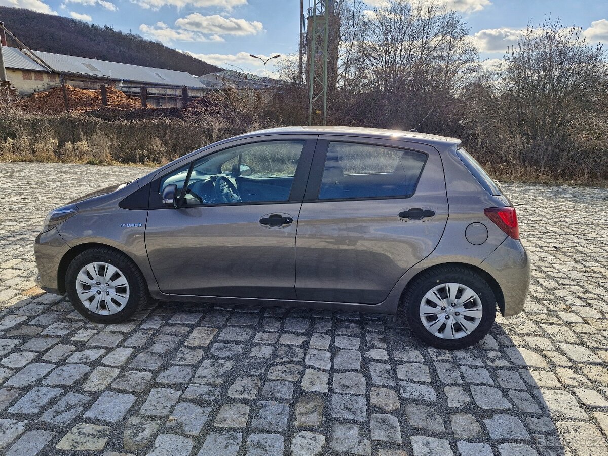 Toyota Yaris 1.5 Hybrid Launch Edition - 4