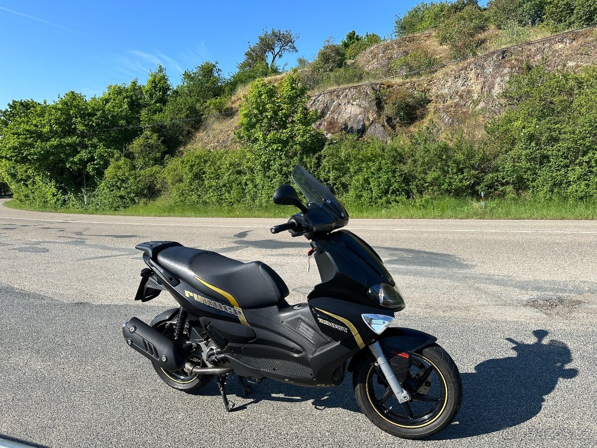 Gilera Runner 200 ST r.v. 2011 - 4
