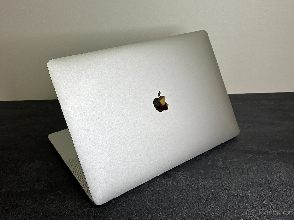 MacBook Pro 15'' 2018 / i9 / 32GB / 512GB SSD - DPH - 4