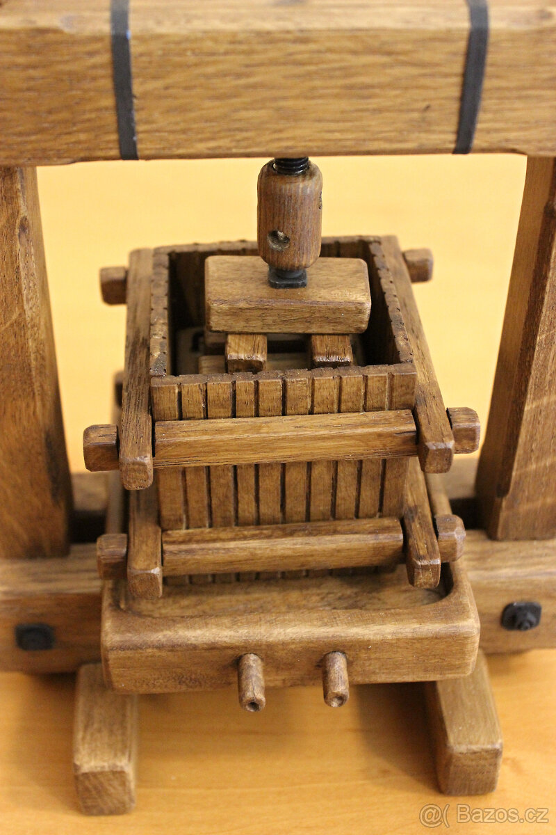 Vinaři a vinotéky - model vřetenového vinařského lisu - 4