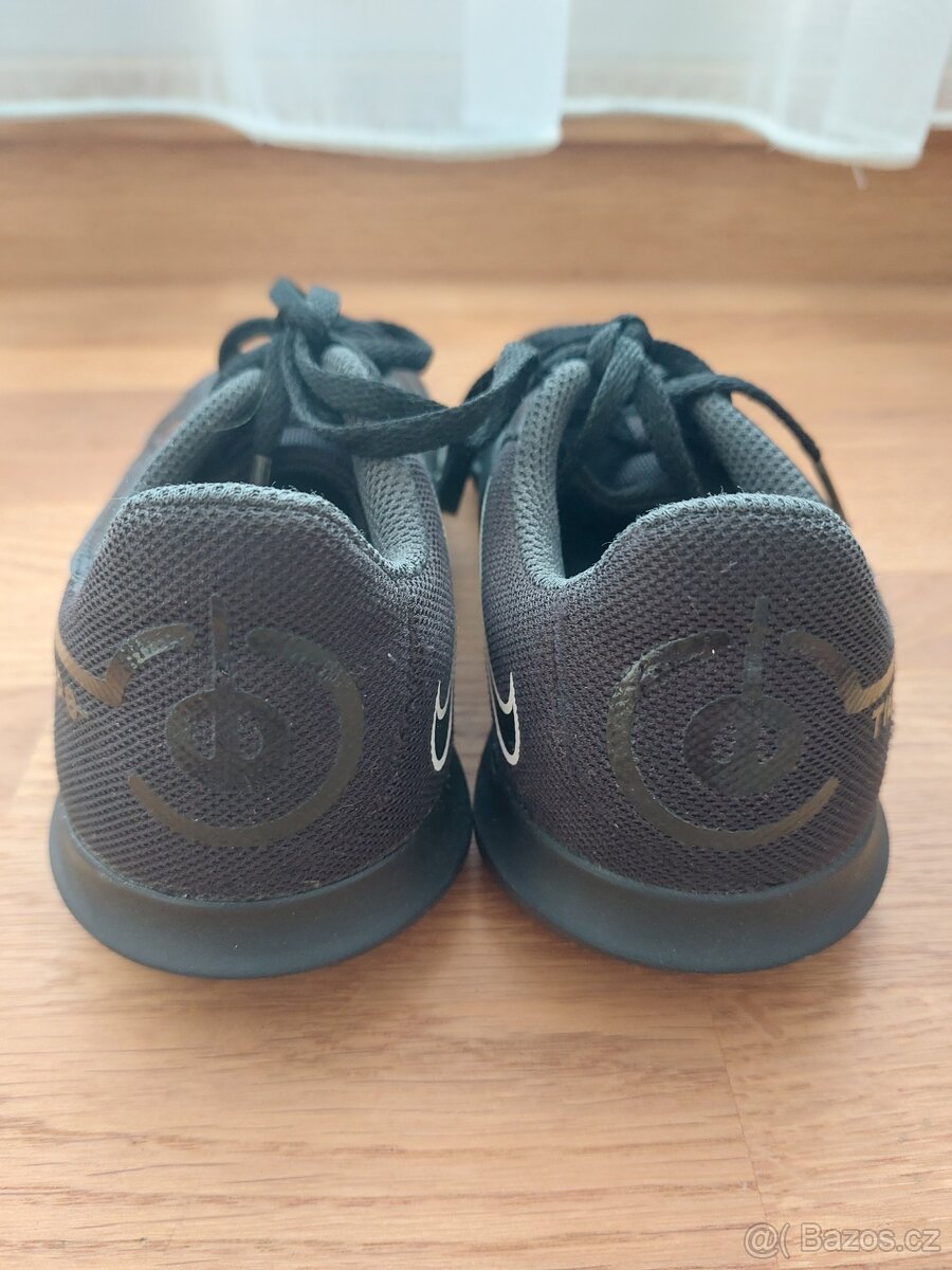 Dětská sálová obuv Nike, velikost 33 - 4