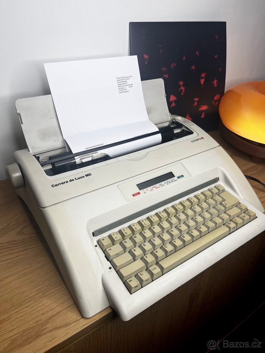 Elektronický psací stroj Olympia Carrera de Luxe MD - 4