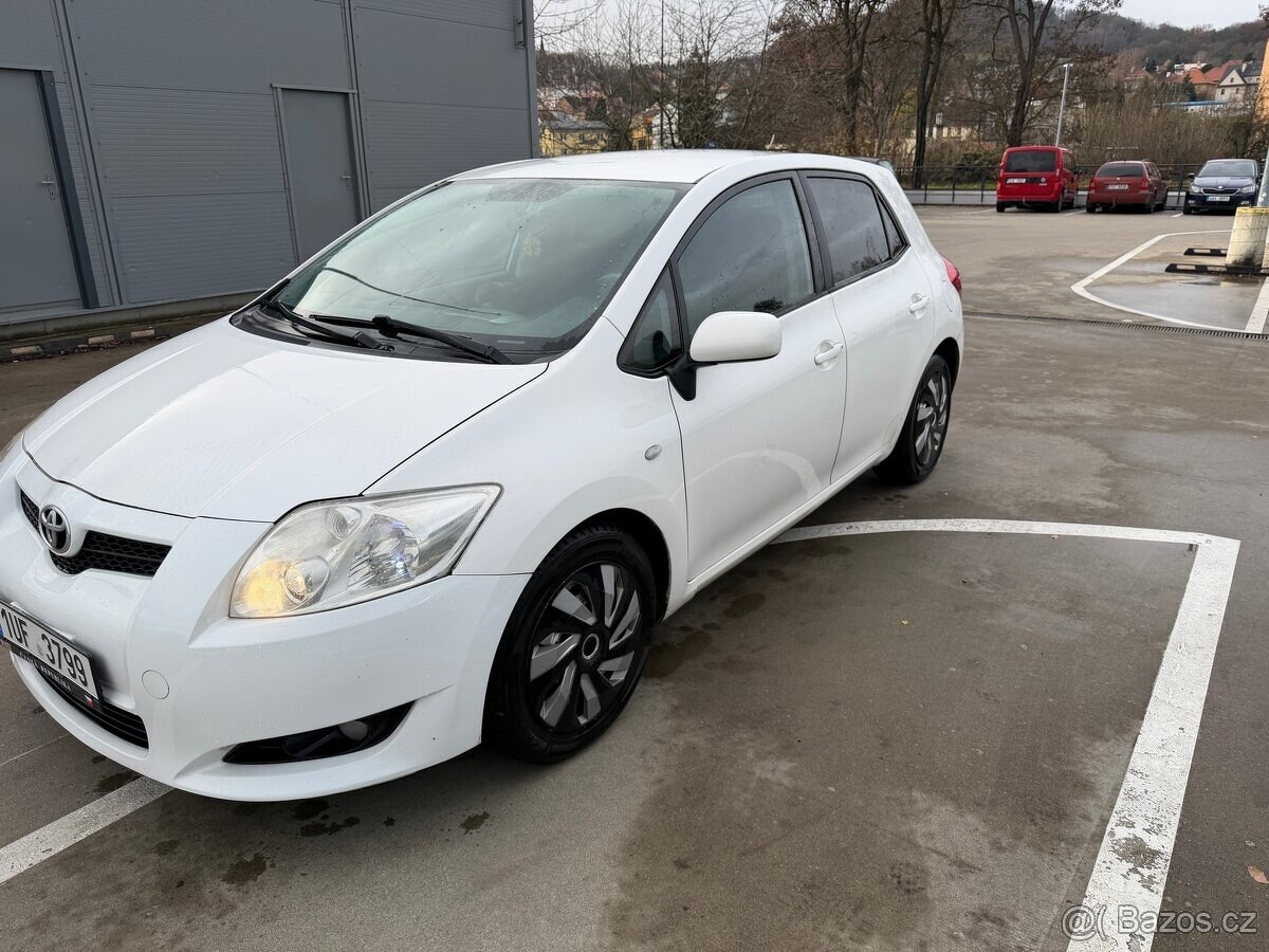 toyota auris 1,4d - 4