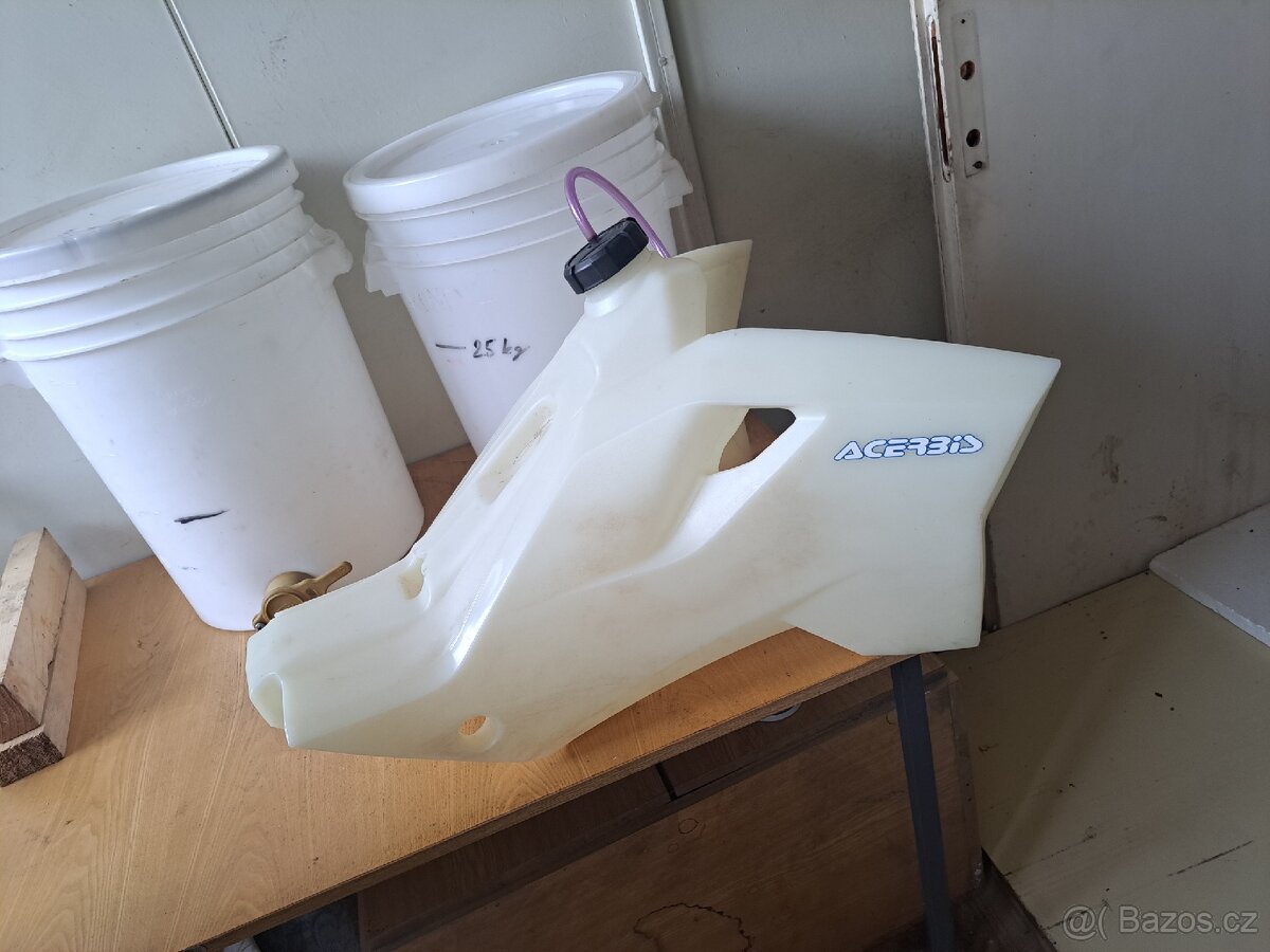 Velka nádrž KTM EXC 200 250 300 12L. - 4