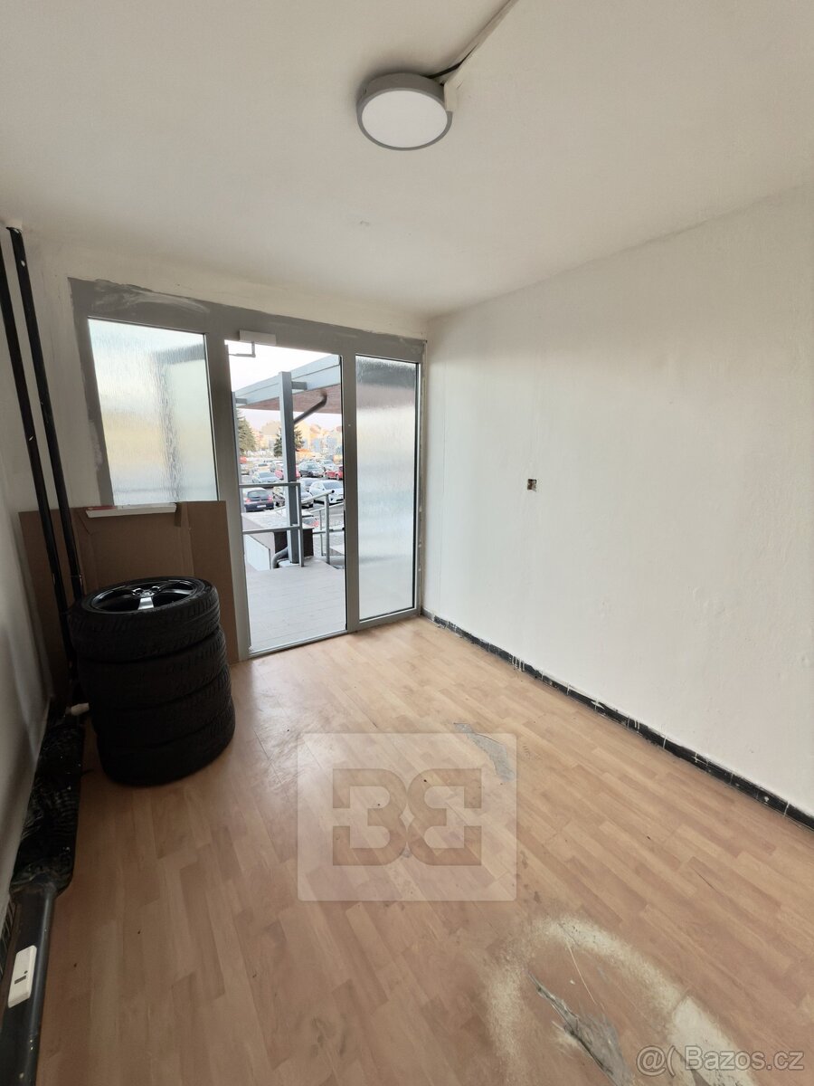 Pronájem komerčního prostoru 9 m², Nám. Svobody - Kladno - 4