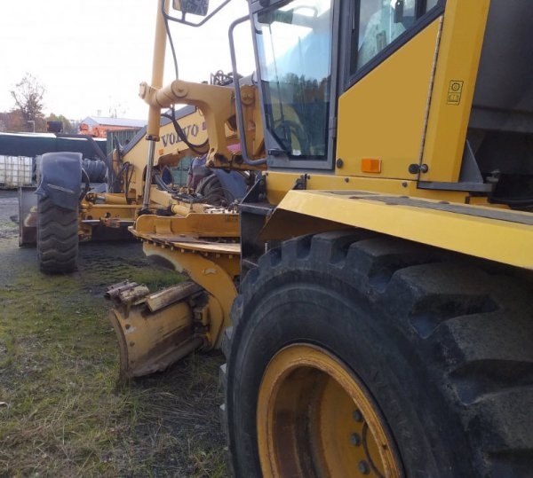 15.5t grader Volvo 930 + nivelace 2D - 4