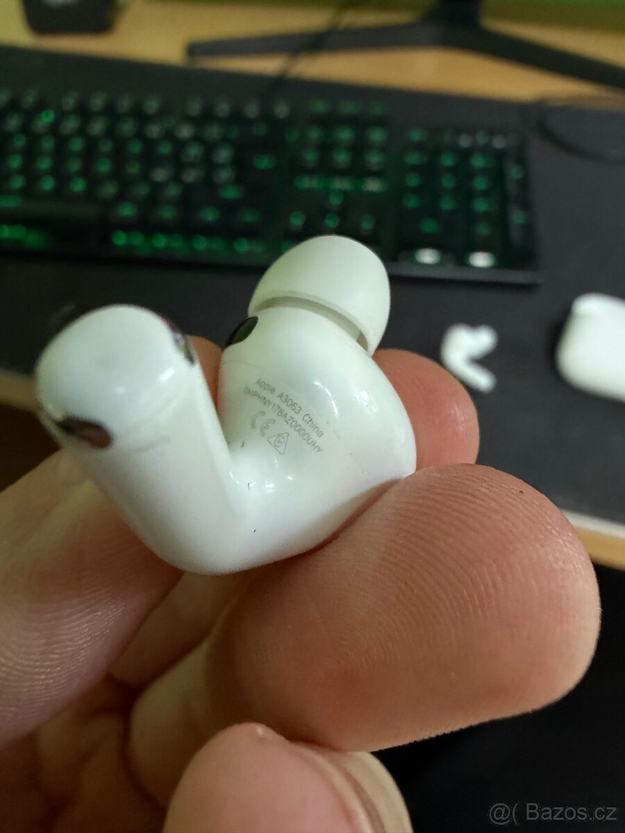 Apple AirPods Pro 3 - 4