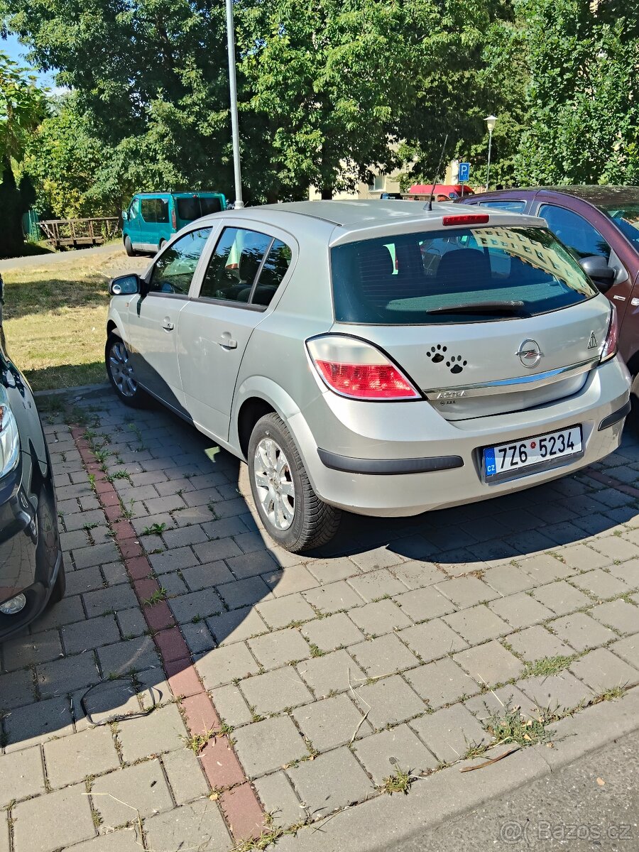 Opel Astra H 1.4 , rok 2005. - 4