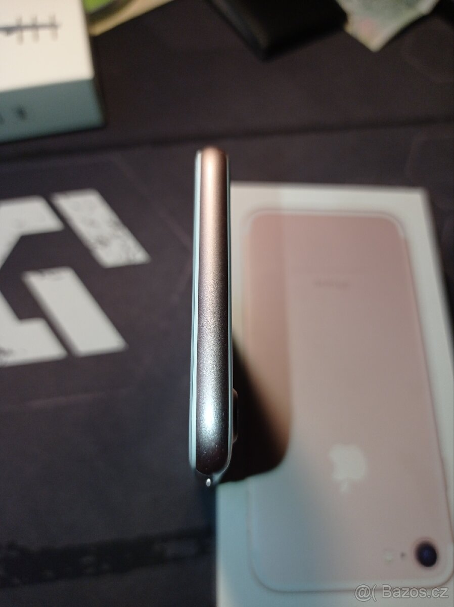 Apple iPhone 7 - 4
