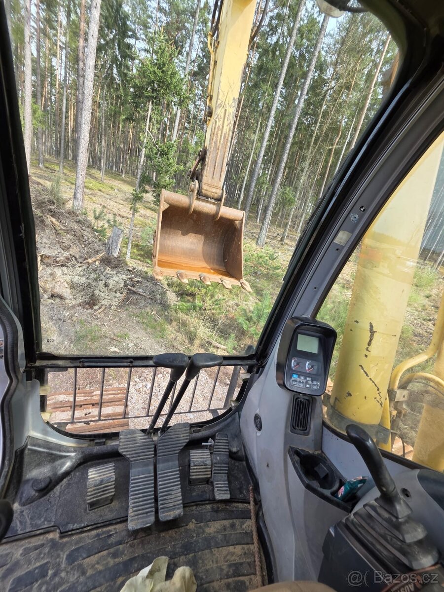 New Holland E 385B - 4