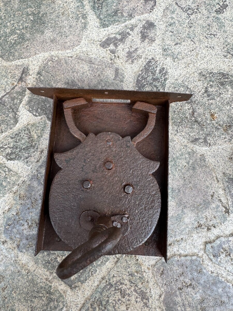 Starožitný zámek asi k truhle - 4