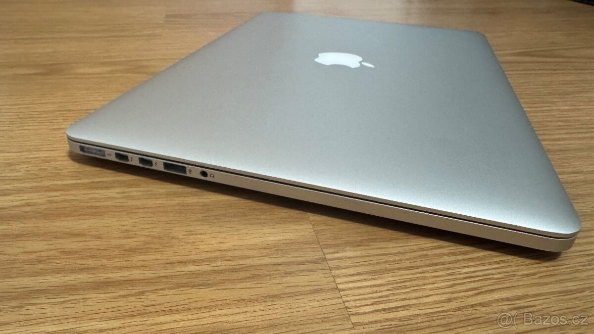 Apple MacBook Pro 15,4", i7, 16GB RAM, 250GB SSD - 4