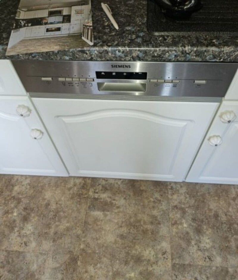 Bílá venkovská kuchyně s vestavěnými spotřebiči,5387 - 4