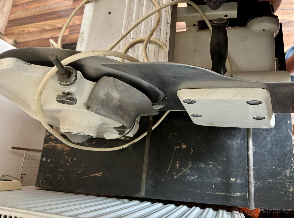 Nářezák na uzeniny - 4