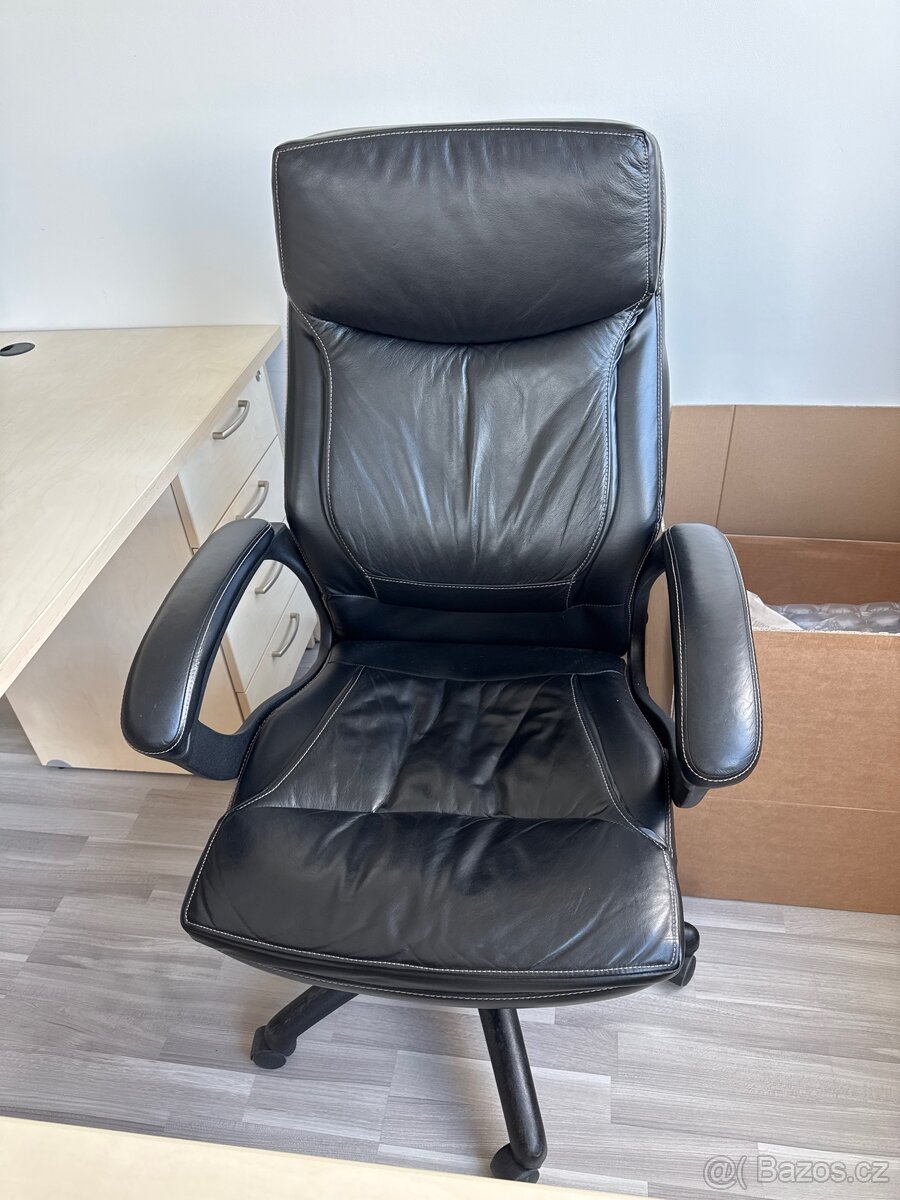 Kancelářský stůl - 4