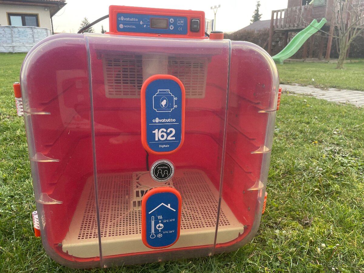 Covattuto poloautomatická líheň na 162 vajec - 4